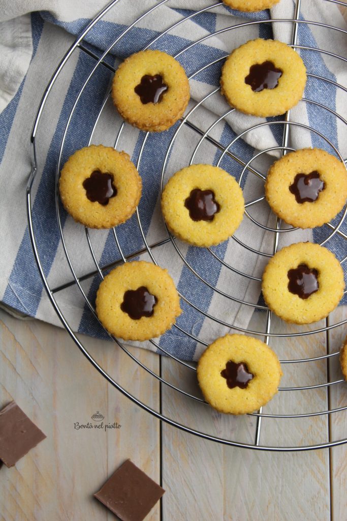 Biscotti con farina di mais e cioccolato