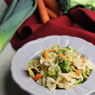 Pasta integrale con verdure croccanti