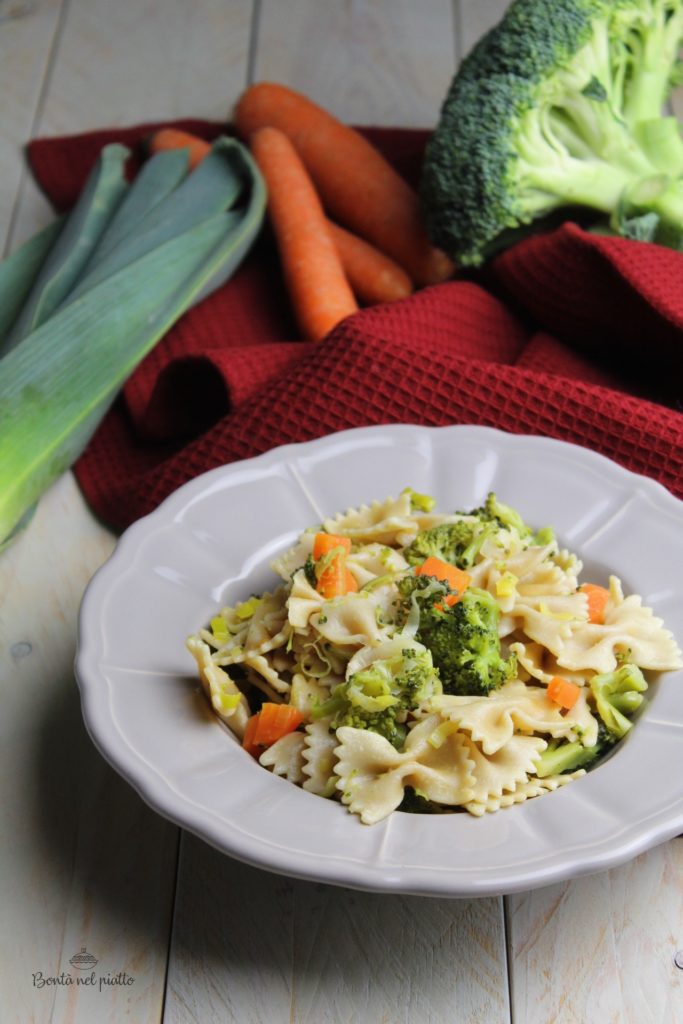 Pasta integrale con verdure croccanti