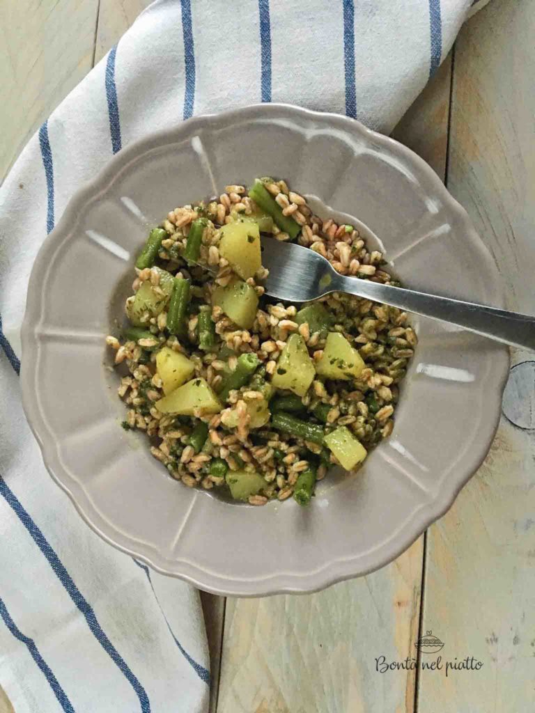 Farro con patate, fagiolini e pesto