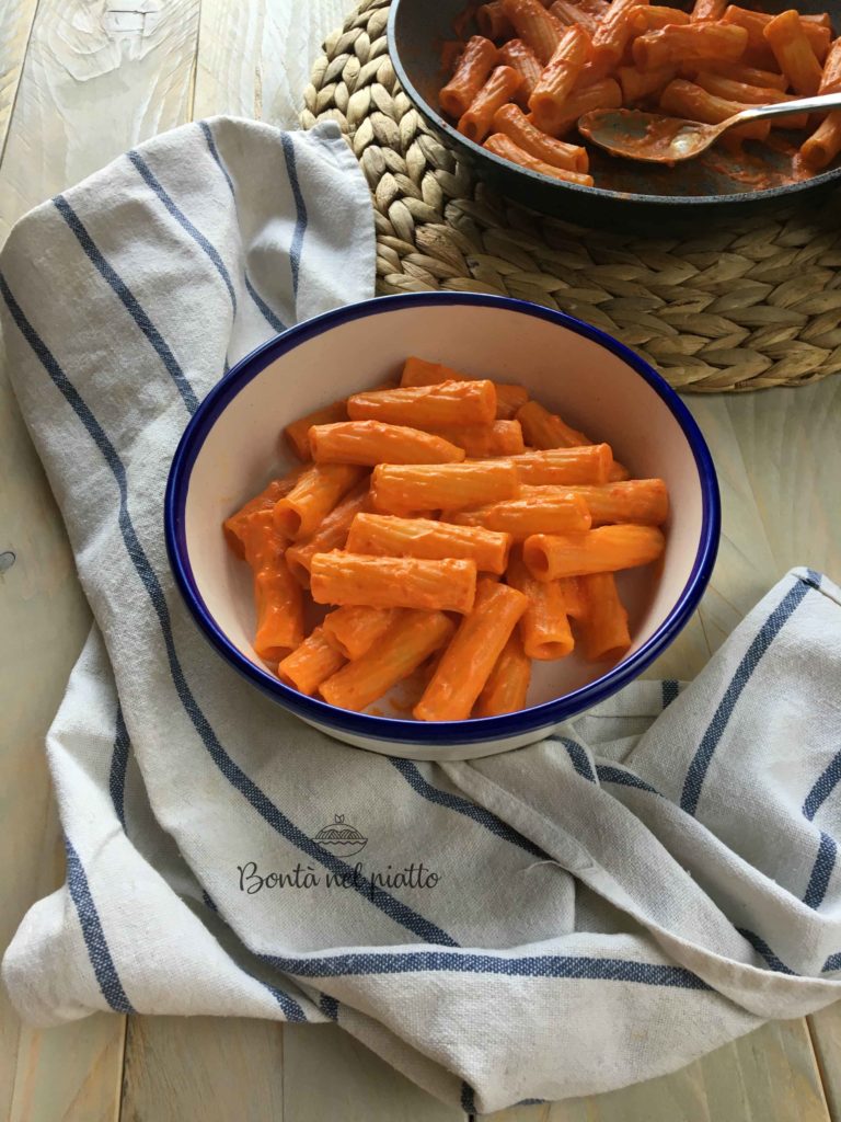 Pasta con crema di peperoni e Philadelphia