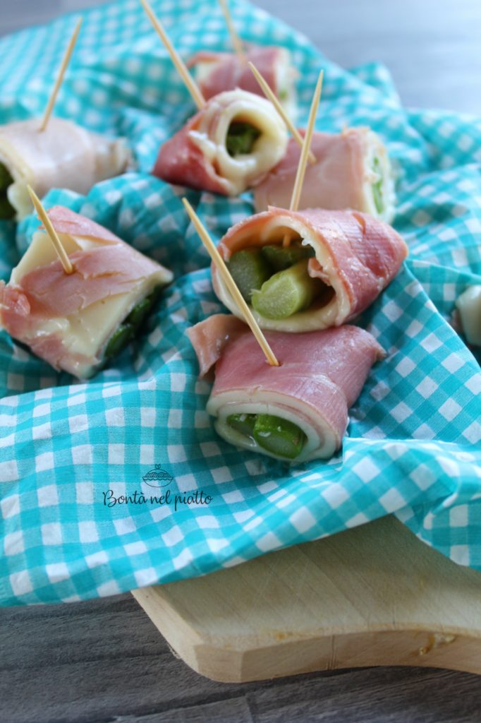 Involtini di prosciutto cotto, formaggio e asparagi