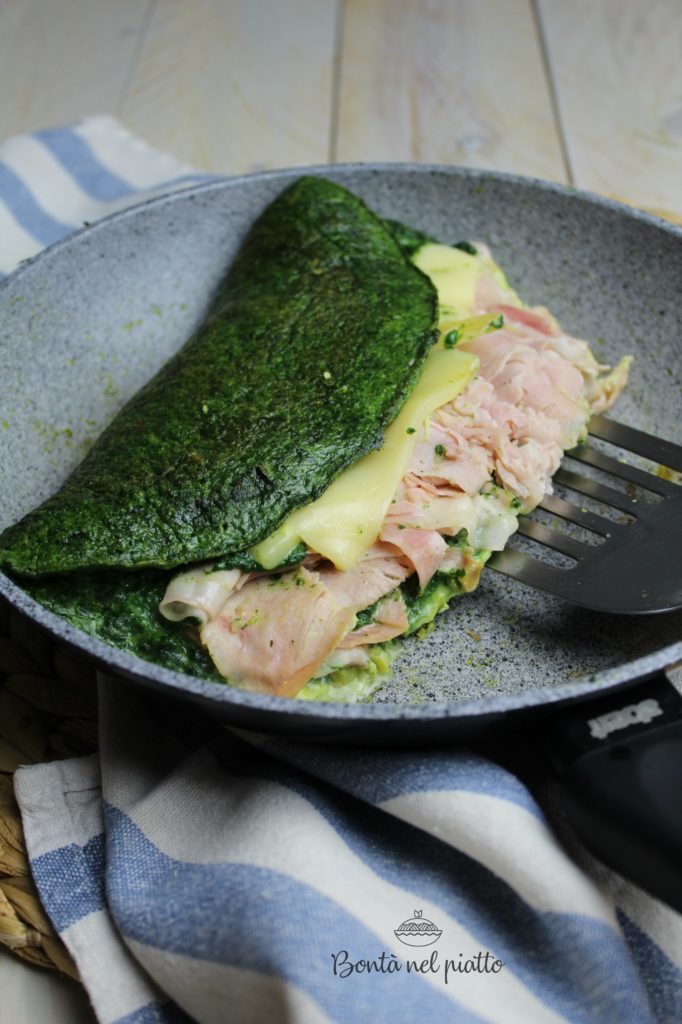 Omelette verde con erbette farcita con prosciutto cotto ed emmental