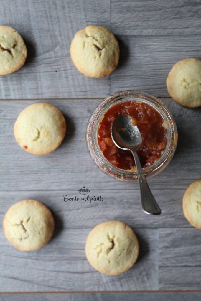 Biscotti ripieni di marmellata