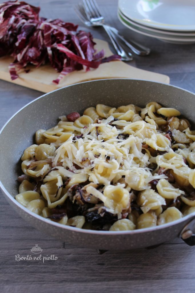 Pasta con radicchio e pancetta