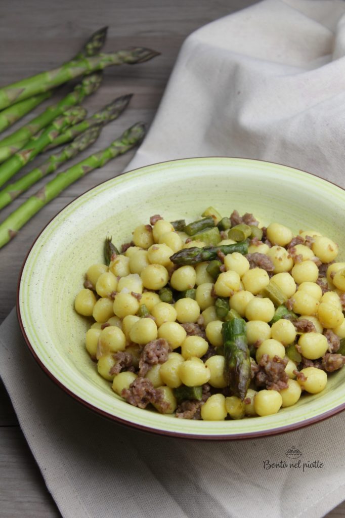 Gnocchetti con asparagi e salsiccia