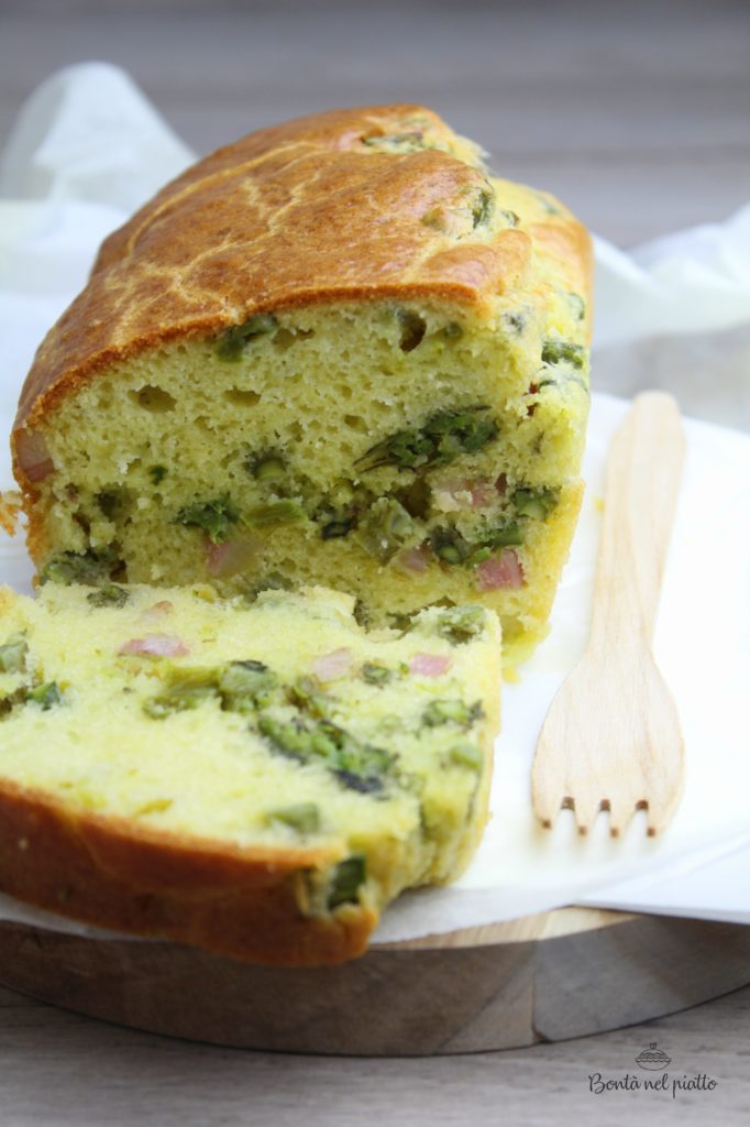 Plumcake con asparagi, pancetta e pecorino