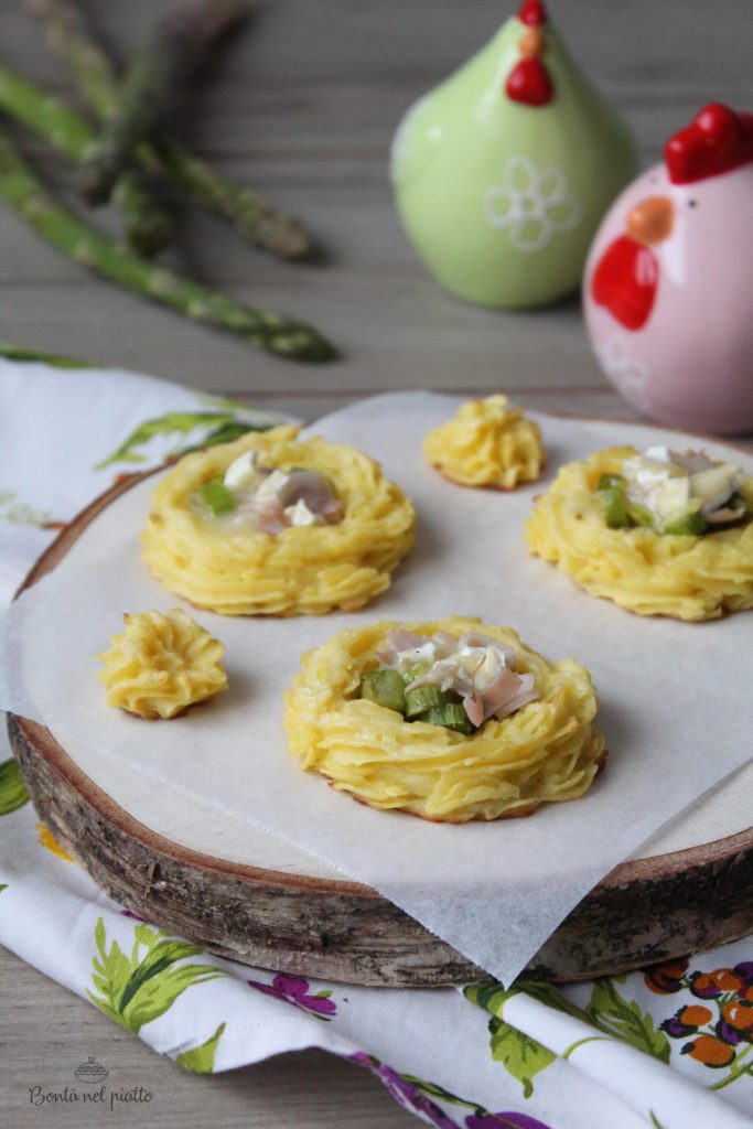 Nidi di patate con asparagi, cotto e brie